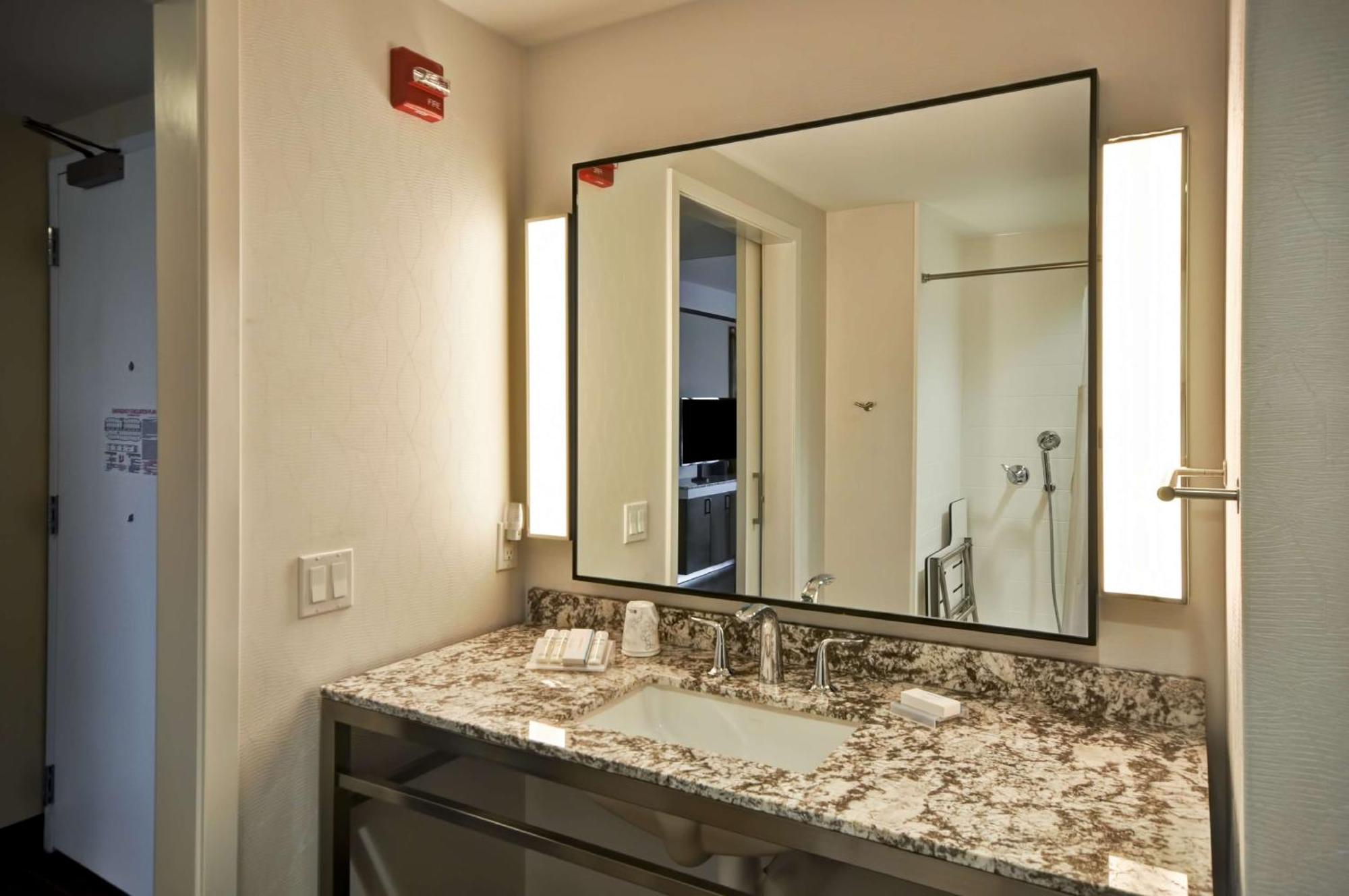 Hilton Garden Inn Detroit Трой Екстер'єр фото